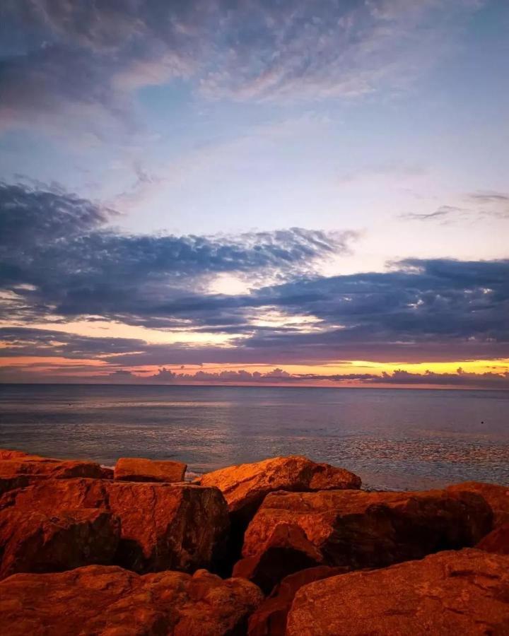 Panoramic Sea And City View Aparthotel In Orbi City バトゥーミ エクステリア 写真