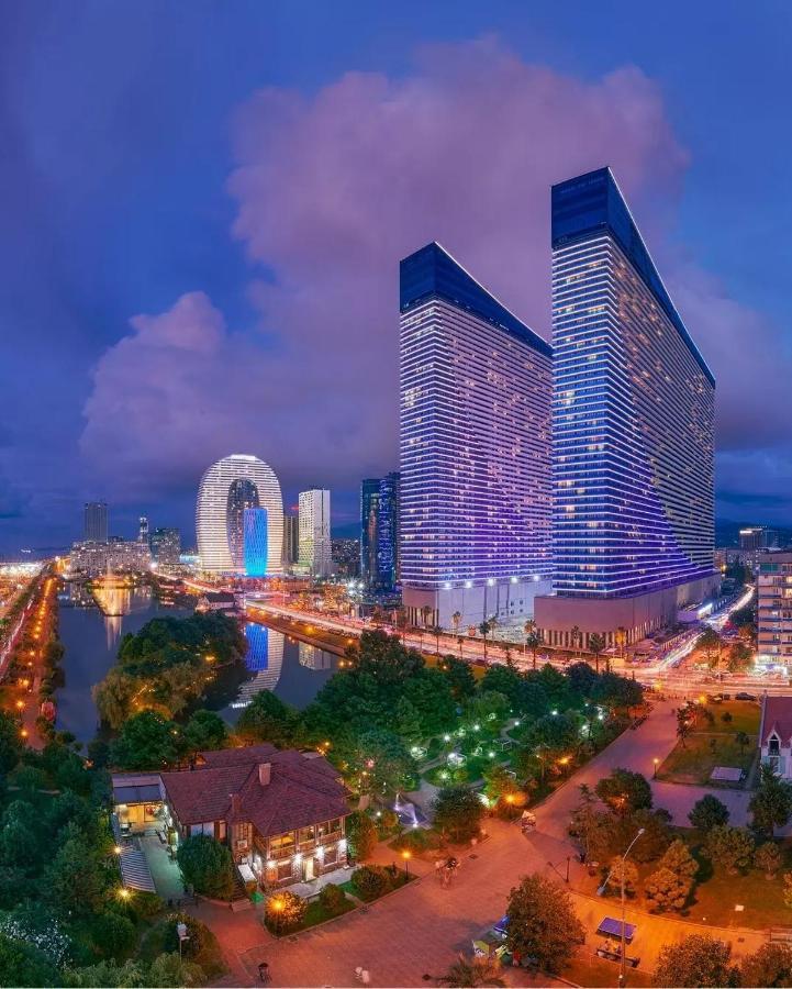 Panoramic Sea And City View Aparthotel In Orbi City バトゥーミ エクステリア 写真